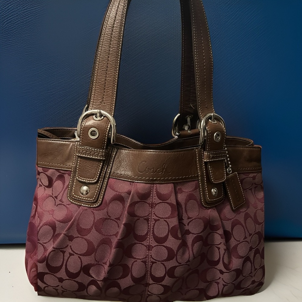 (Sold)❤️❤️♥️Coach Purple Signature Pleated Purse♥️👜👜🤗🥰😍♥️ - Picture 3 of 11